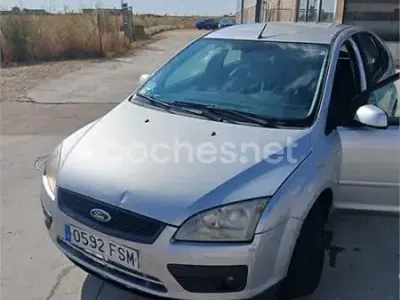 Usado Ford Focus Trend 115 CV (84 kW) 2007 Gris / plata Berlina