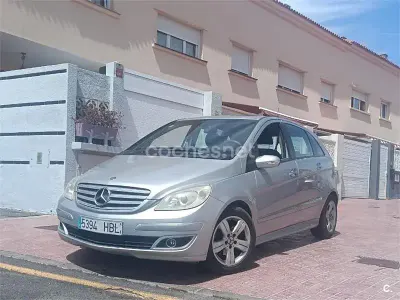 Usado Mercedes B180 109 CV (80 kW) 2005 Gris / plata Monovolumen