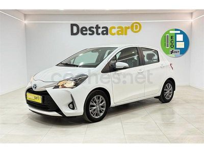 Usado Toyota Yaris Hybrid Active 100 CV (73 kW) 2019 Blanco Berlina