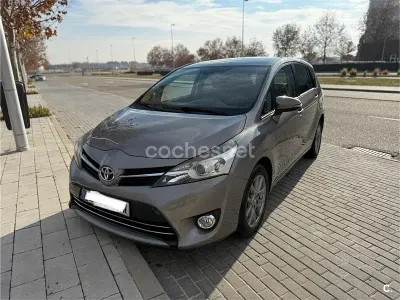 Käytetty Toyota Verso Advance 112 HP (82 kW) 2014 Harmaa Tila-auto