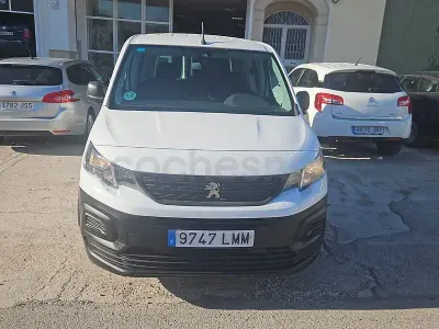 Usado Peugeot Rifter Style 100 CV (73 kW) 2021 Blanco Monovolumen