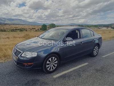 Usado VW Passat Edition 110 CV (80 kW) 2009 Gris / plata Berlina