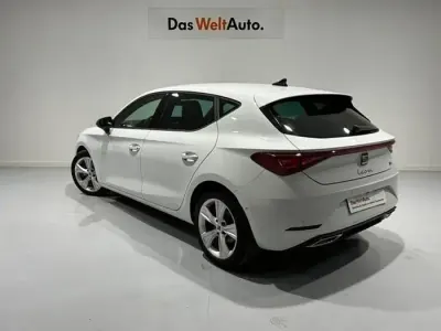 Usado Seat Leon FR 116 CV (85 kW) 2025 Blanco