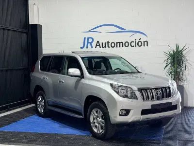 Używany Toyota Land Cruiser 173 KM (127 kW) 2010 Szary SUV