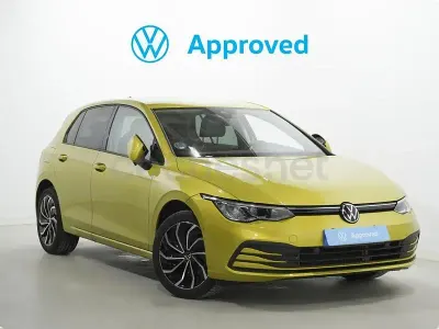 Usado VW Golf VIII Life 110 CV (80 kW) 2022 Amarillo Berlina
