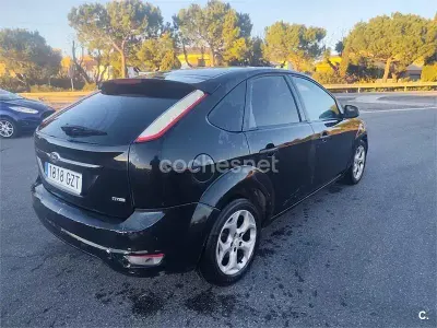 Używany Ford Focus Titanium 90 KM (66 kW) 2010 Czarny Sedan/Limuzyna