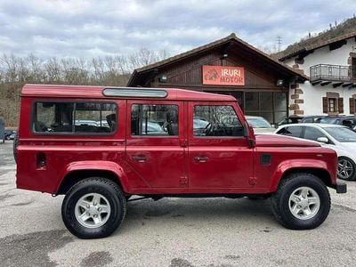 Usado Land Rover Defender S 122 CV (89 kW) 2011 Rojo Familiar
