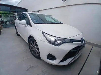 Usado Toyota Avensis Advance 126 CV (92 kW) 2012 Blanco Berlina
