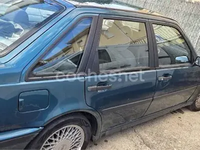 Usado Volvo 440 110 CV (80 kW) 1994 Verde Utilitario