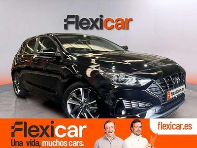 Usado Hyundai i30 120 CV (88 kW) 2022 Negro Berlina