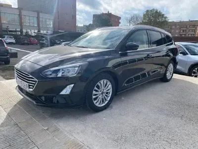 Usado Ford Focus Titanium 120 CV (88 kW) 2020 Negro Familiar