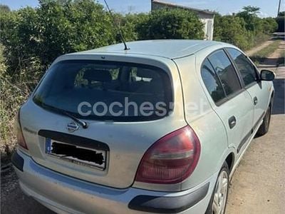 Usado Nissan Almera Comfort 90 CV (66 kW) 2001 Gris / plata Berlina