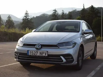 Usado VW Polo Life 95 CV (69 kW) 2022 Gris / plata Utilitario