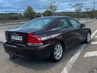 Usado Volvo S60 Momentum 140 CV (102 kW) 2006 Granate Berlina