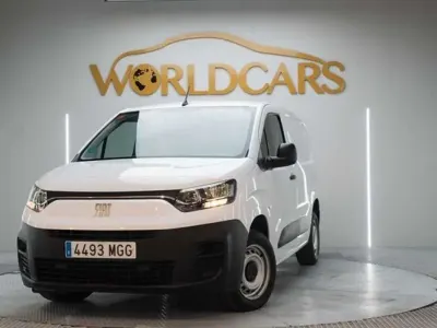 Usado Fiat Doblò 102 CV (75 kW) 2023 Blanco Monovolumen