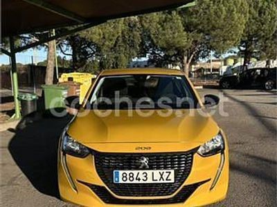 Usado Peugeot 208 Active 100 CV (73 kW) 2022 Amarillo Utilitario