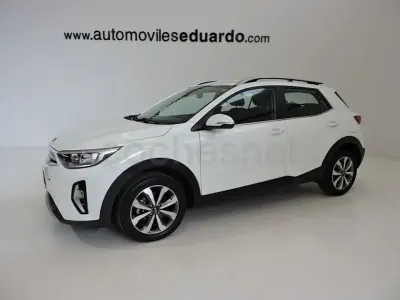 Käytetty Kia Stonic 100 HP (73 kW) 2020 Valkoinen Katumaasturi