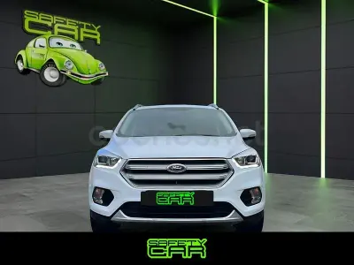 Usado Ford Kuga Trend 120 CV (88 kW) 2019 Blanco SUV