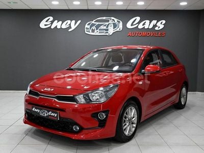 Usado Kia Rio 84 CV (61 kW) 2023 Rojo Berlina