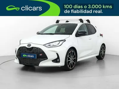 Usado Toyota Yaris Hybrid Sport 75 CV (55 kW) 2022 Blanco Berlina