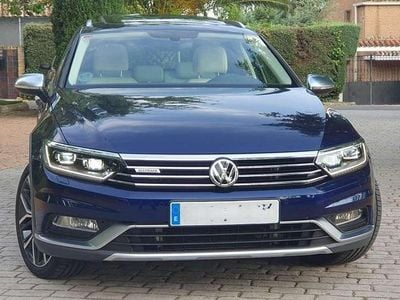 Usado VW Passat Alltrack 190 CV (139 kW) 2019 Azul Familiar