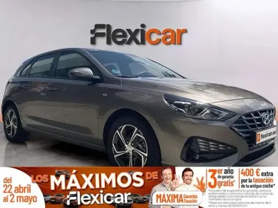 Usado Hyundai i30 110 HP (80 kW) 2023 Castanho Citadino
