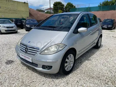Usado Mercedes A180 Classic 109 CV (80 kW) 2005 Gris / plata Monovolumen