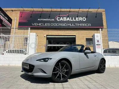 Usado Mazda MX5 Exclusive-Line 184 CV (135 kW) 2024 Gris / plata Descapotable