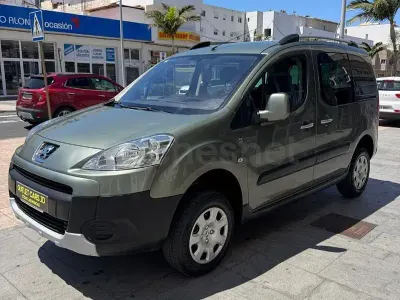 Usado Peugeot Partner Tepee 90 CV (66 kW) 2010 Verde Monovolumen
