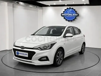 Usado Hyundai i20 100 CV (73 kW) 2020 Blanco Utilitario