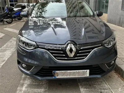 Usado Renault Mégane Zen 140 CV (102 kW) 2019 Gris / plata Berlina