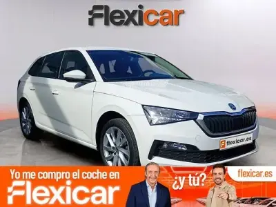 Usado Skoda Scala Ambition 110 CV (80 kW) 2023 Blanco Utilitario
