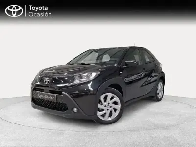 Usado Toyota Aygo X Play 72 CV (52 kW) 2023 Negro SUV