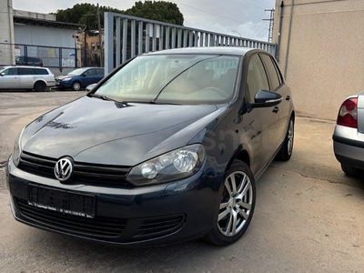 Usado VW Golf VI Highline 102 CV (75 kW) 2009 Verde Utilitario