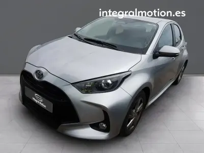 Begagnad Toyota Yaris Hybrid Active 115 HK (84 kW) 2025 Grå