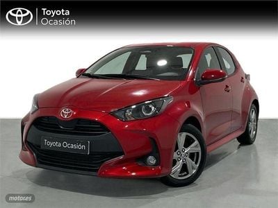 Usado Toyota Yaris Hybrid Active 116 CV (85 kW) 2024 Rojo Berlina
