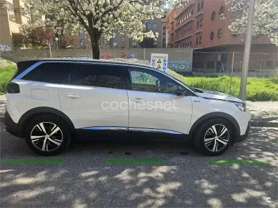 Begagnad Peugeot 5008