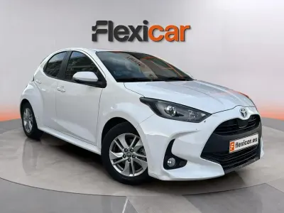 Usado Toyota Yaris Hybrid Business Edition 116 CV (85 kW) 2022 Blanco Utilitario