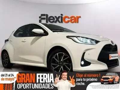 Usado Toyota Yaris Hybrid Style 116 CV (85 kW) 2022 Blanco