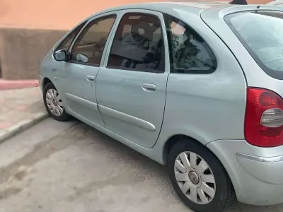 Usado Citroën Xsara Exclusive 109 CV (80 kW) 2006 Verde Monovolumen