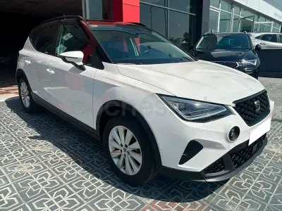 Usado Seat Arona Style Plus 110 CV (80 kW) 2021 Blanco SUV