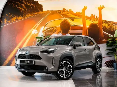 Usado Toyota Yaris Cross Active 116 CV (85 kW) 2022 Gris / plata SUV