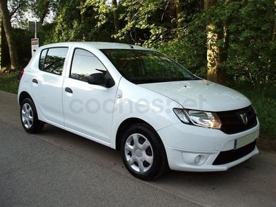 Używany Dacia Sandero Ambiance 75 KM (55 kW) 2015 Biały Sedan/Limuzyna