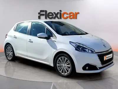 Usado Peugeot 208 Signature Sky 110 CV (80 kW) 2018 Blanco Utilitario