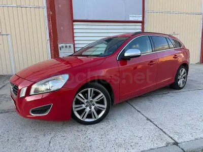 Usado Volvo V60 Summum 304 CV (223 kW) 2010 Rojo Familiar