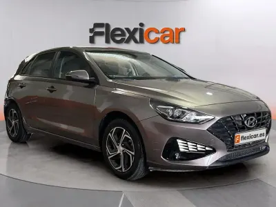 Usado Hyundai i30 116 CV (85 kW) 2022 Gris Berlina