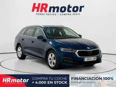 Usado Skoda Octavia Ambition 204 CV (150 kW) 2022 Azul Familiar