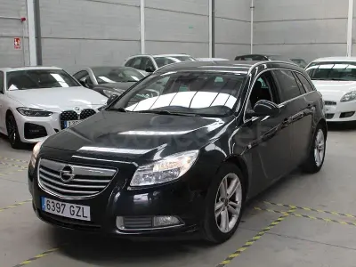 Usado Opel Insignia Cosmo 160 CV (117 kW) 2010 Gris / plata Familiar