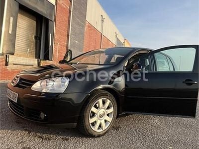 Usado VW Golf IV Highline 105 CV (77 kW) 2004 Negro Berlina