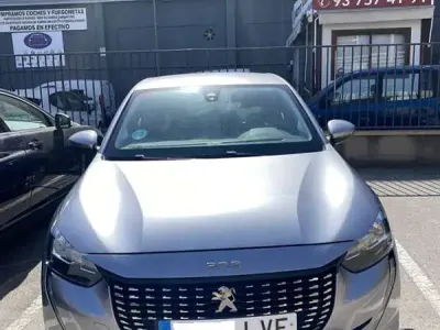 Usado Peugeot 208 Active 102 CV (75 kW) 2021 Gris Utilitario
